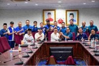 Akmal Saleh berkongsi pertemuan antara Pemuda UMNO dan Pemuda Pas pada malam Jumaat. Foto: Facebook Akmal Saleh