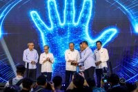 Anwar (tiga dari kiri) melakukan gimik perasmian pada Majlis Perasmian Pameran Perdagangan Halal Antarabangsa Pulau Pinang (PIHEX) kali ke-14 dan Himpunan Usahawan Bumiputera Pulau Pinang (HUBPP) di Politeknik Seberang Perai, Permatang Pauh hari ini. - Foto: Bernama