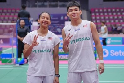 Irfan Shazmir (kanan) dan Nur Aina Maisarah. Foto Kredit: Jackson Tan / KLBA