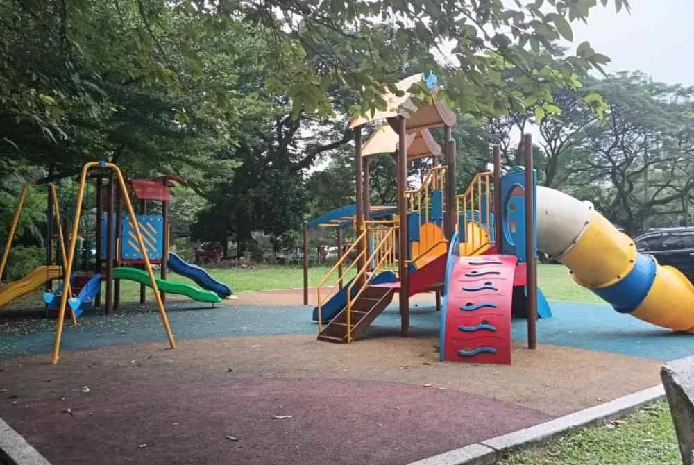 PPR Beringin dilengkapi taman permainan.