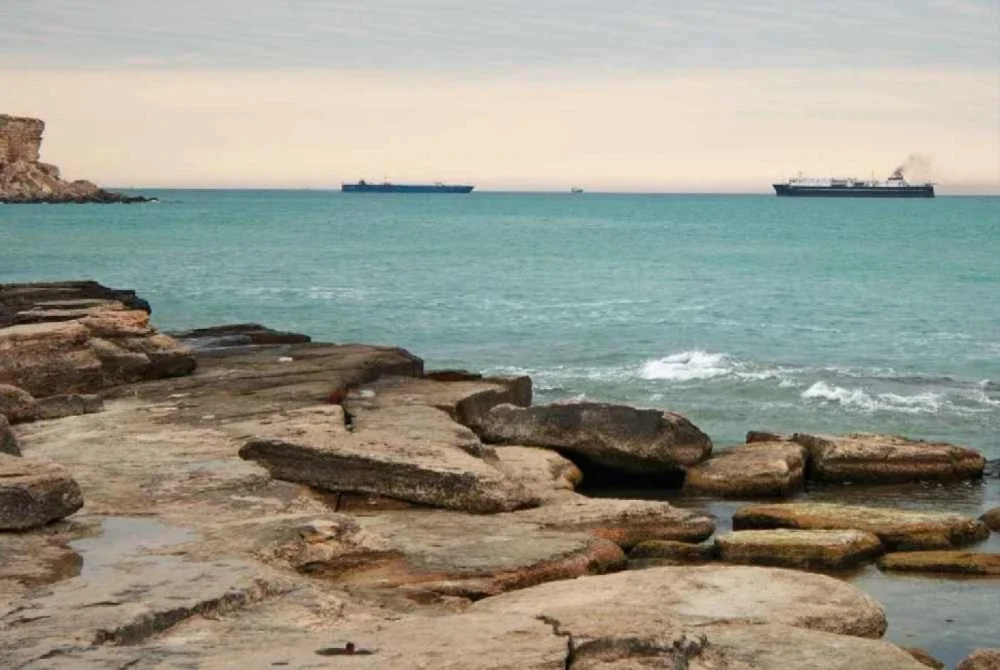 Laut Kaspia terletak antara Iran, Rusia dan beberapa negara Asia Tengah.