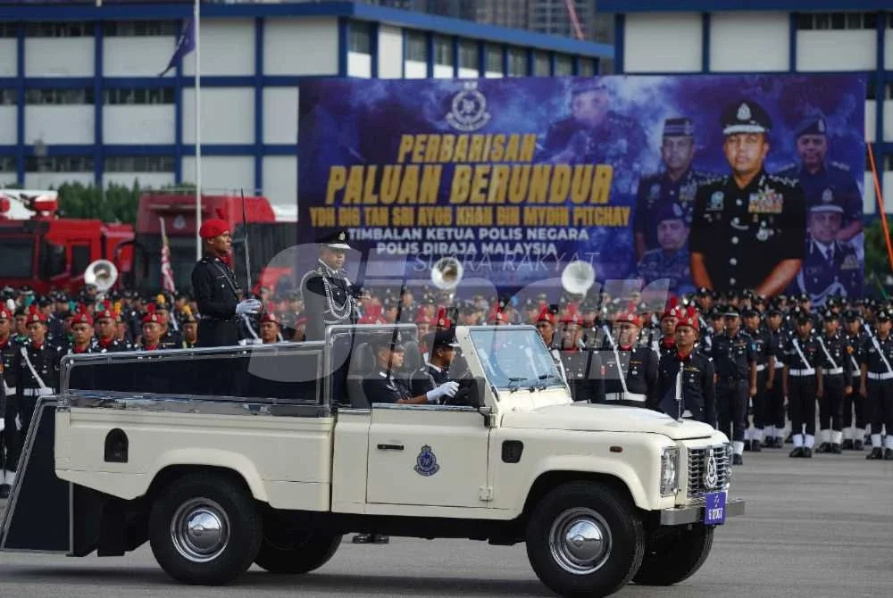 Ayob Khan ketika istiadat perbarisan paluan berundur Timbalan Ketua Polis Negara di Pulapol Kuala Lumpur pada Ahad. - Foto: Rosli Talib 