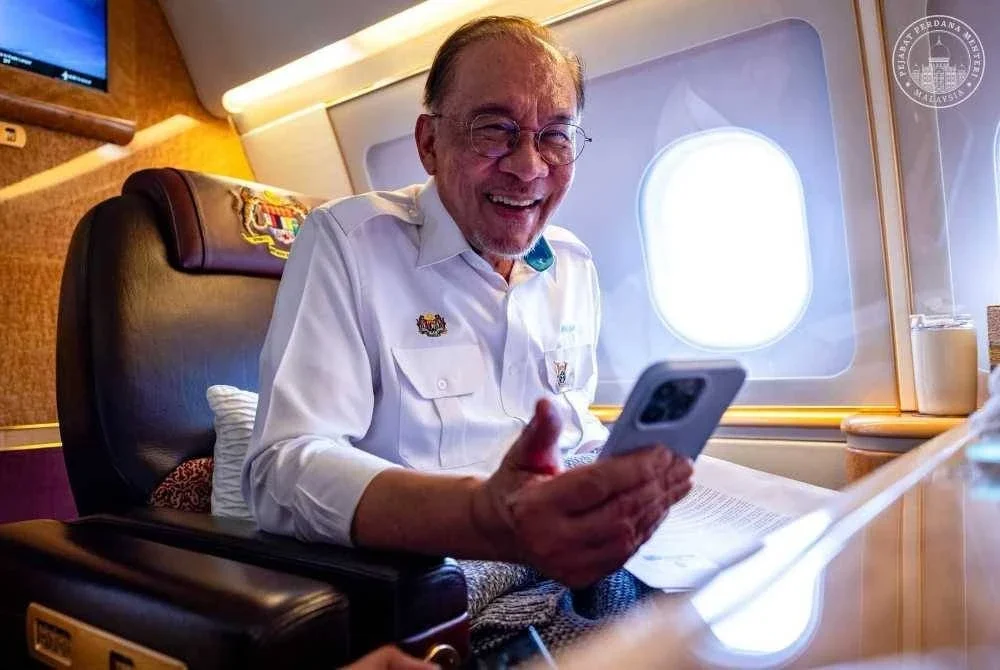Anwar mengadakan pertemuan dengan Putera Salman dan Stefani Domenicali sebelum mengesahkan Grand Prix Formula 1 Gulf Air Bahrain berlangsung di SIC, Oktober ini. Foto: FB Anwar Ibrahim