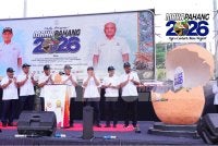 Wan Rosdy merasmikan MAHA Pahang 2026 yang berlangsung di Dataran Raub pada Sabtu. Foto: HALIM WAHID