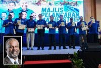 PN secara terbuka menerima manifesto BN, “Hebatkan Semula Negeri Sembilan”, yang dilancarkan oleh Pengerusi BN Negeri Sembilan, Datuk Seri Mohamad Hasan. Gambar kecil: Baharom Abdul Hamid 