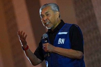  Pengerusi Barisan Nasional (BN) Datuk Seri Dr Ahmad Zahid Hamidi berucap pada majlis Ramah Mesra Bersama Masyarakat Kaum India di Port Dickson. - Bernama
