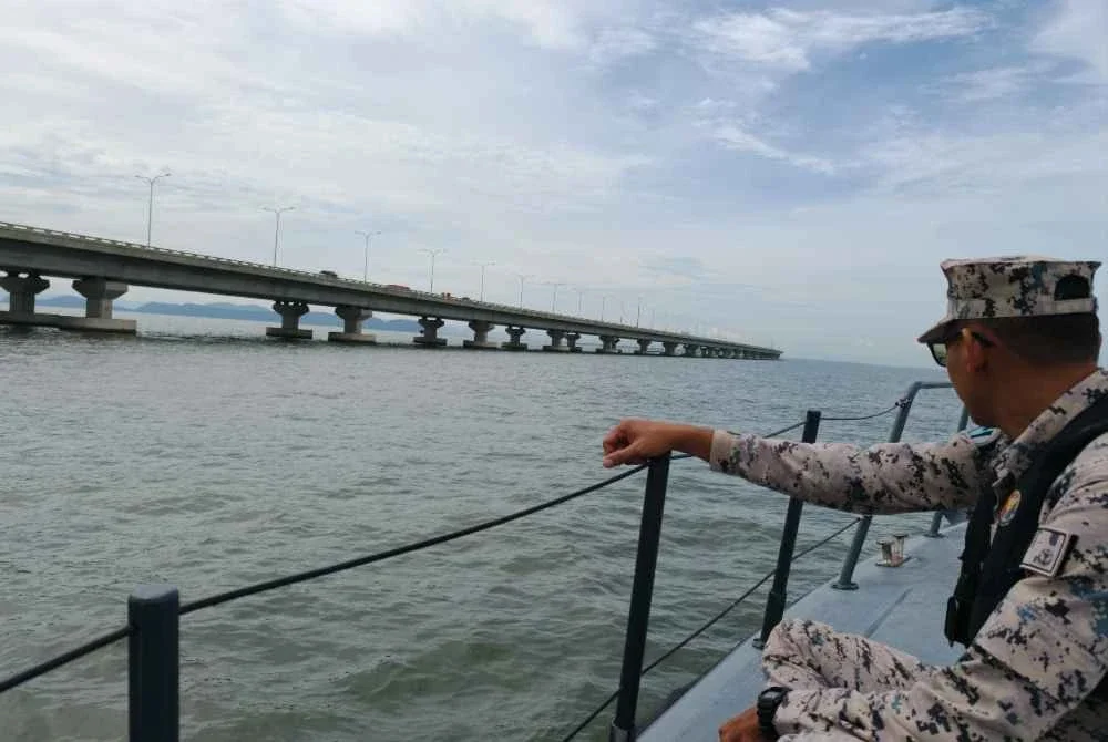 Ops Khas Bersepadu dilaksanakan pada Sabtu melibatkan pelbagai agensi termasuk Maritim Malaysia Pulau Pinang bagi memantau pemancing di kedua-dua jambatan di Pulau Pinang.