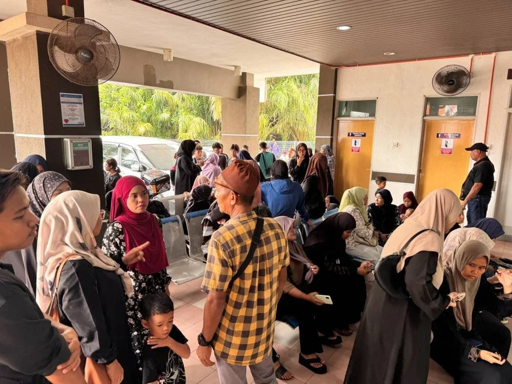Suasana pilu menyelubungi Jabatan Forensik Hospital Teluk Intan di sini pada Isnin.