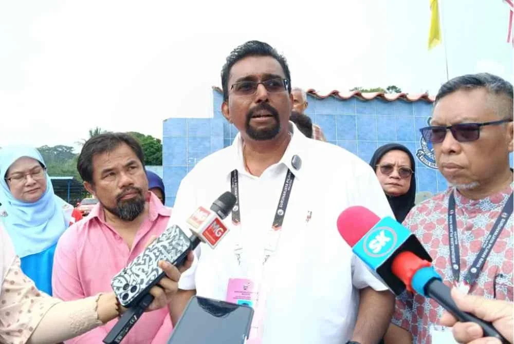 Manivannan ketika ditemui pemberita di hadapan Balai Polis Rompin, Jempol.