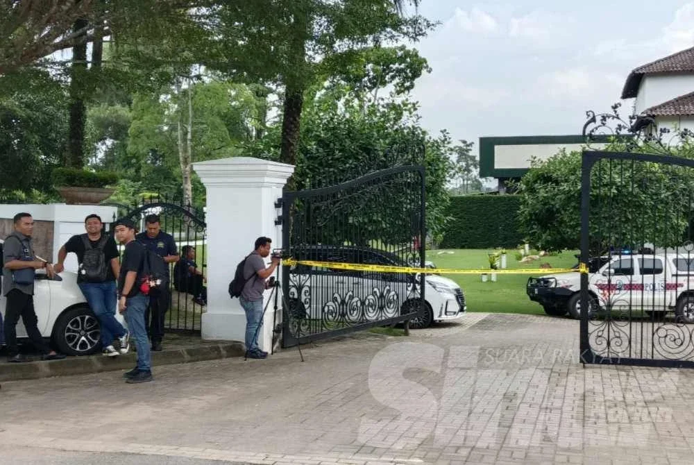 Sebuah kilang papan di Bukit Selambau, Sungai Petani digemparkan penemuan objek menyerupai bom tangan pada Isnin.