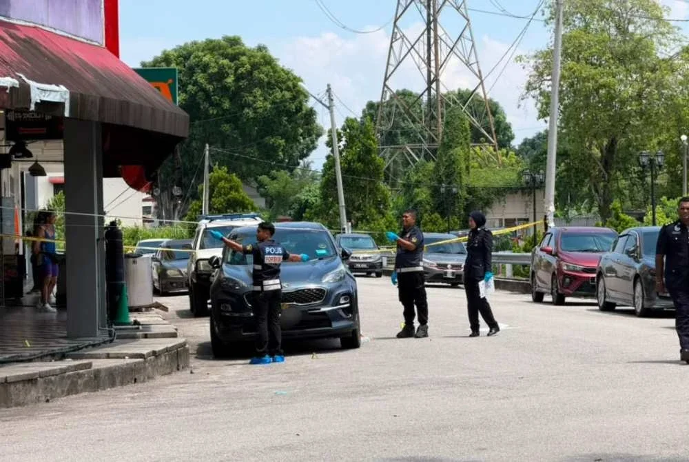 Polis sedang menjalankan siasatan di lokasi kejadian.