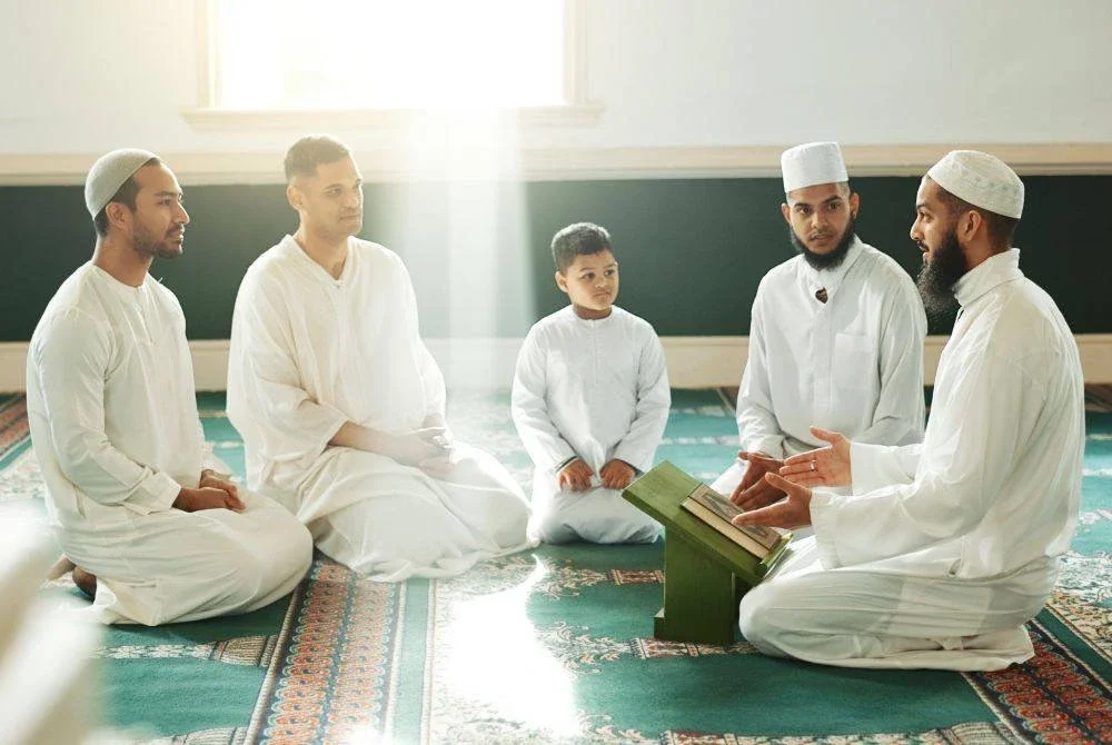 TIDAK dihukumkan wajib untuk melakukan tahlil selepas kematian, ia hanya harus. Foto Canva