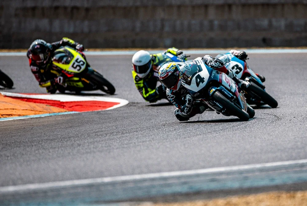 Aksi Qabil Irfan semasa Pusingan Keempat Kejuaraan Moto4 European Cup di Magny-Cours, Perancis. Foto: ZK Racing