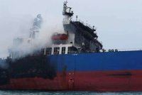 Sebuah kapal tangki minyak meletup di Selat Hormuz selepas terlanggar periuk api apabila ia melencong daripada laluan pelayaran yang ditetapkan oleh Iran. Foto: Agensi