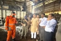 Menteri Assam, Kaushik Rai melawat sebuah kilang pemprosesan logam yang meletup di daerah Cachar, Assam. - Agensi 