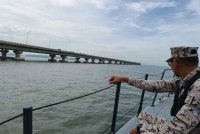 Ops Khas Bersepadu dilaksanakan pada Sabtu melibatkan pelbagai agensi termasuk Maritim Malaysia Pulau Pinang bagi memantau pemancing di kedua-dua jambatan di Pulau Pinang.