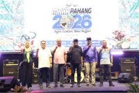 Mohd Soffi (tiga dari kanan) dan Fadzli hadir pada Majlis Perasmian Penutup MAHA Pahang 2026 pada Ahad. Foto FB Mohd Soffi Abd Razak