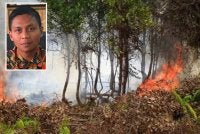 Pihak bomba menerima panggilan kecemasan tentang kejadian itu pada jam 10.06 pagi sebelum sepasukan anggota daripada BBP Bestari Jaya digerakkan ke lokasi. - Foto hiasan - Gambar kecil (Ashrul Riezal)