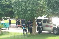 Polis menjalankan siasatan di lokasi kejadian.