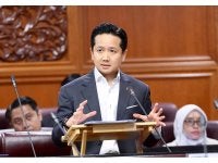 Menteri Sumber Asli dan Kelestarian Alam (NRES), Datuk Seri Arthur Joseph Kurup menjelaskan Komitmen membangunkan pasaran karbon negara seiring pemeliharaan hutan serta perlindungan hak masyarakat setempat ini, dilaksanakan melalui kerjasama rapat dengan Kerajaan Negeri.