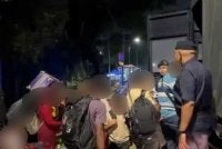Antara pelarian Rohingya yang dipindahkan menggunakan trak polis di ibu kota pada Isnin. - FOTO: Bernama 