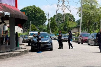 Polis sedang menjalankan siasatan di lokasi kejadian.