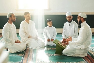 TIDAK dihukumkan wajib untuk melakukan tahlil selepas kematian, ia hanya harus. Foto Canva