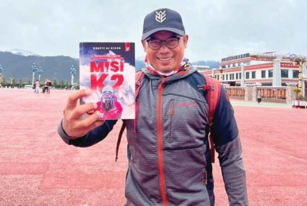 Buku tentang pendakian Khafiz di Manaslu dan K2.