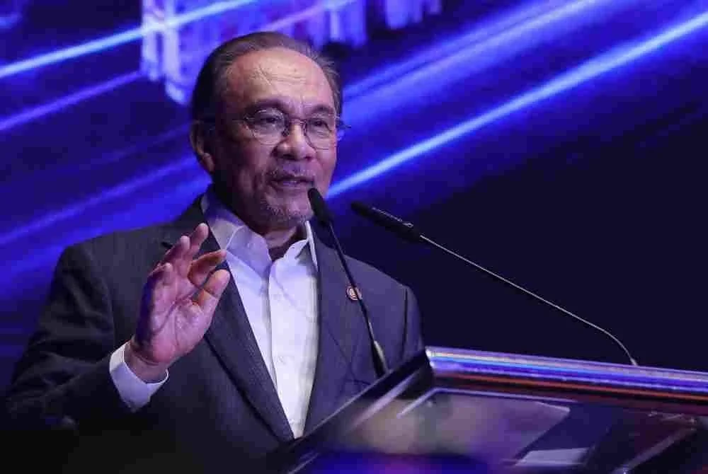 Anwar berucap pada Majlis Peluncuran AI Malaysia di Menara Cyber Axis, pada Selasa. Foto Bernama 