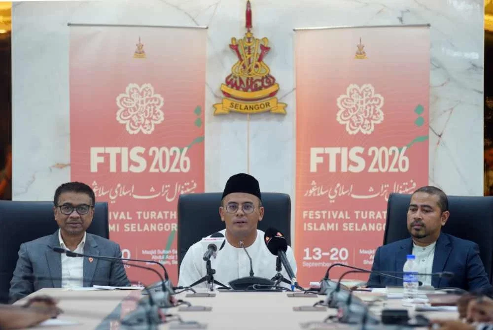 Amirudin (tengah) semasa sidang media Pelancaran Festival Turath Islami Selangor di Bilik MTES Bangunan SSAAS di sini pada Selasa. - Foto SINAR HARIAN/ROSLI TALIB