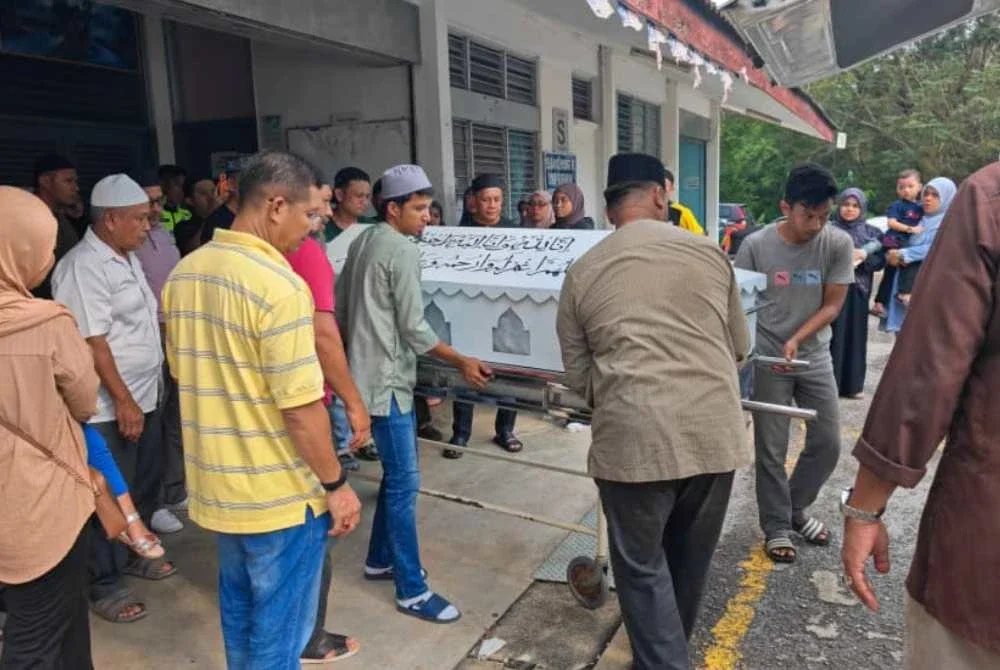 Jenazah Allahyarham Salbiah selesai dibedah siasat di Unit Forensik Hospital Jengka dan akan dibawa di tanah Perkuburan Islam Paya Pasir, Chenor.
