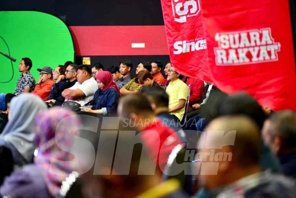 Orang ramai yang hadir pada program Berani Semuka Sinar Harian bertajuk 'Seteru Jadi Kawan, Kawan Jadi Seteru: Politik Matang atau Huru-Hara' yang dihoskan oleh Ismail Adnan pada Selasa.