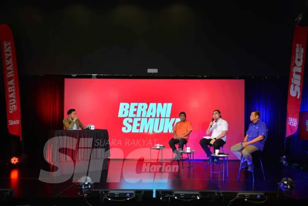 Wan Ahmad Fayhsal (dua dari kanan) ketika program Berani Semuka Sinar Harian bertajuk 'Seteru Jadi Kawan, Kawan Jadi Seteru: Politik Matang atau Huru-Hara' yang dihoskan oleh Ismail Adnan pada Selasa.