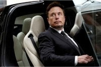 Seorang lelaki selepas disyaki menyamar sebagai bilionair terkenal, Elon Musk untuk memperdaya seorang wanita. Gambar hiasan 