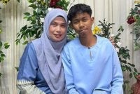 Zaimizan bersama arwah anaknya, Muhammad Arif Daniel.