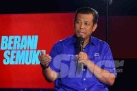 Razlan ketika program Berani Semuka Sinar Harian yang membincangkan tajuk 'Seteru Jadi Kawan, Kawan Jadi Seteru: Politik Matang atau Huru-hara'.