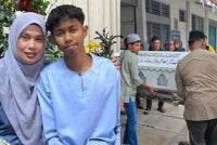 Zaimizan bersama arwah anaknya, Muhammad Arif Daniel yang maut dalam kemalangan di Maran. 