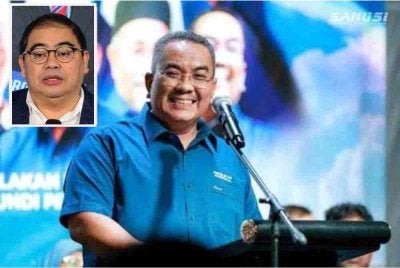 Kontroversi ucapan Sanusi yang didakwa berbaur perkauman dijangka terus dimainkan sehingga hari pengundian PRN Negeri Sembilan. Gambar kecil: Awang Azman