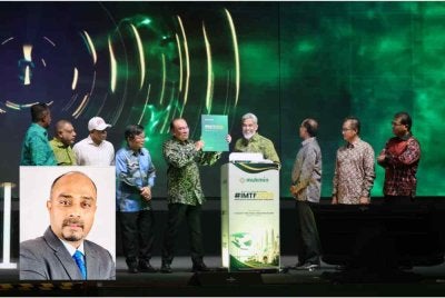 Perdana Menteri meluncurkan dokumen Indian Muslim Transformational Framework 2030 (IMTF2030) disaksikan oleh Presiden MUKMIN, Datuk Wira Shahul Dawood, di PICCA Convention Centre, Pulau Pinang, pada 24 Julai lalu. Gambar kecil: Profesor Dr Mizan Aslam