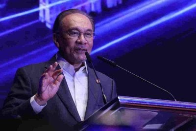 Anwar berucap pada Majlis Peluncuran AI Malaysia di Menara Cyber Axis, pada Selasa. Foto Bernama 