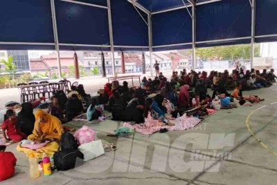 Seramai 113 pelarian termasuk wanita dan kanak-kanak ditempatkan di kawasan berbumbung di Ibu Pejabat Polis Kontinjen Kuala Lumpur sementara menunggu tindakan lanjut pihak berkuasa.