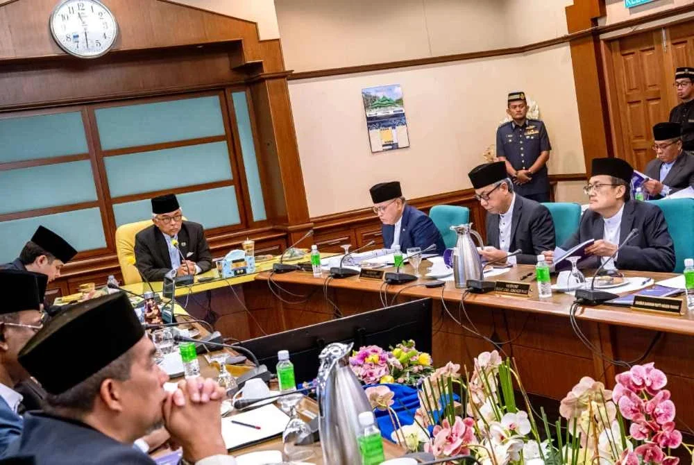 Al-Sultan Abdullah berkenan mempengerusikan Mesyuarat MUIP Kali Ke-199 pada Selasa. Foto FB Kesultanan Pahang
