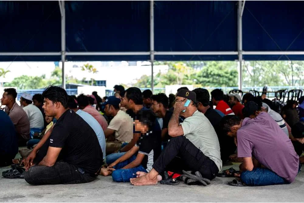 Pelarian Rohingya berada di Ibu Pejabat Polis Kontinjen (IPK) Kuala Lumpur pada Selasa. Foto Bernama 
