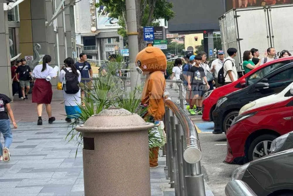 Maskot yang dilihat berada di sekitar Dataran Pahlawan.