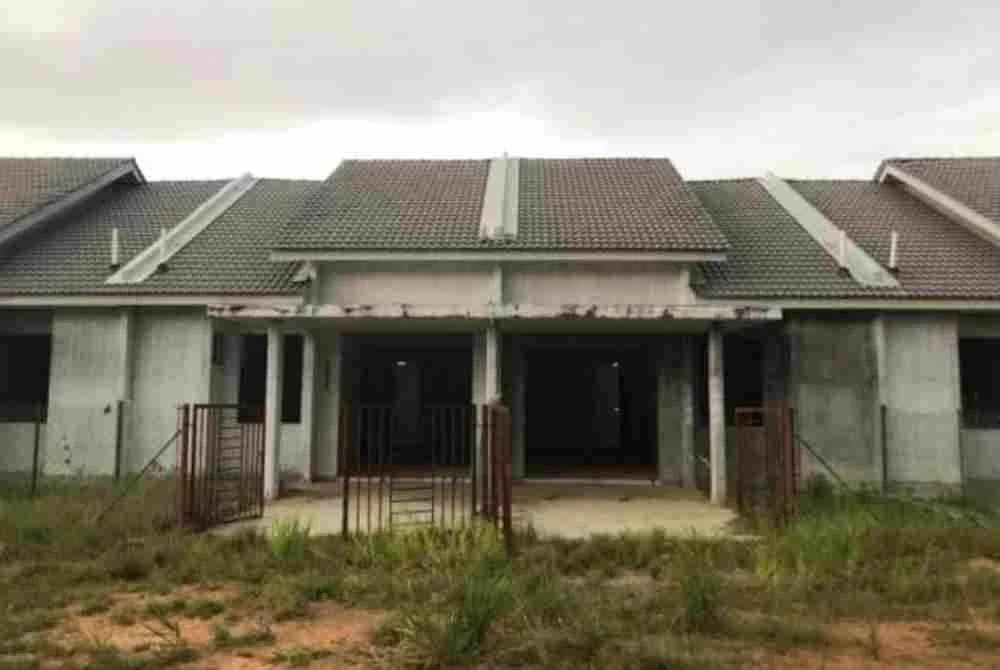 Sebanyak 303 projek perumahan swasta dikategorikan sebagai projek sakit di Semenanjung Malaysia setakat 30 Jun lepas, melibatkan 43,288 unit rumah dengan nilai pembangunan kasar RM40.25 bilion. Gambar hiasan 