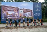 Pengurusan kanan syarikat menyempurnakan majlis pecah tanah bagi projek Able Business Park di Kuala Langat pada Selasa.