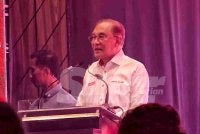Anwar ketika berucap pada Majlis Makan Malam Bersama Masyarakat India, pada Rabu.