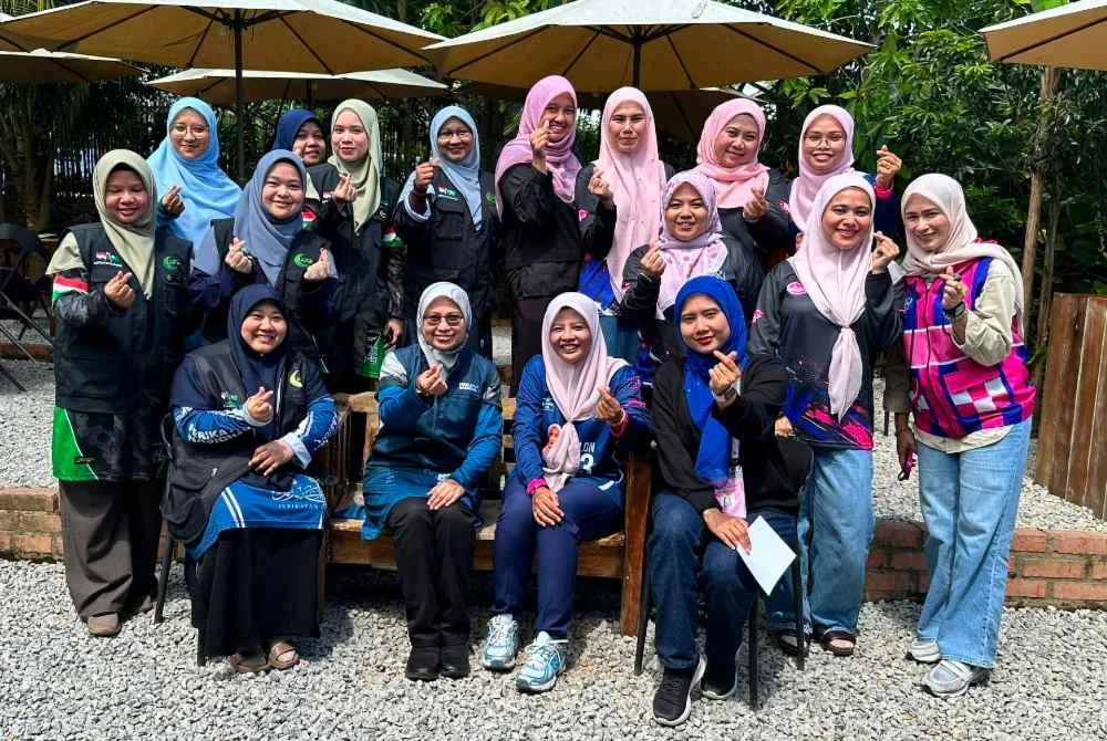 Pertemuan yang berlangsung di Ghumah Pangkin Kitchen pada 26 Julai lalu itu diketuai Ketua Pengarah Ameerah Pas Malaysia, Mardhiyyah Johari dan Ketua Puteri UMNO Malaysia, Datuk Nurul Amal Mohd Fauzi.