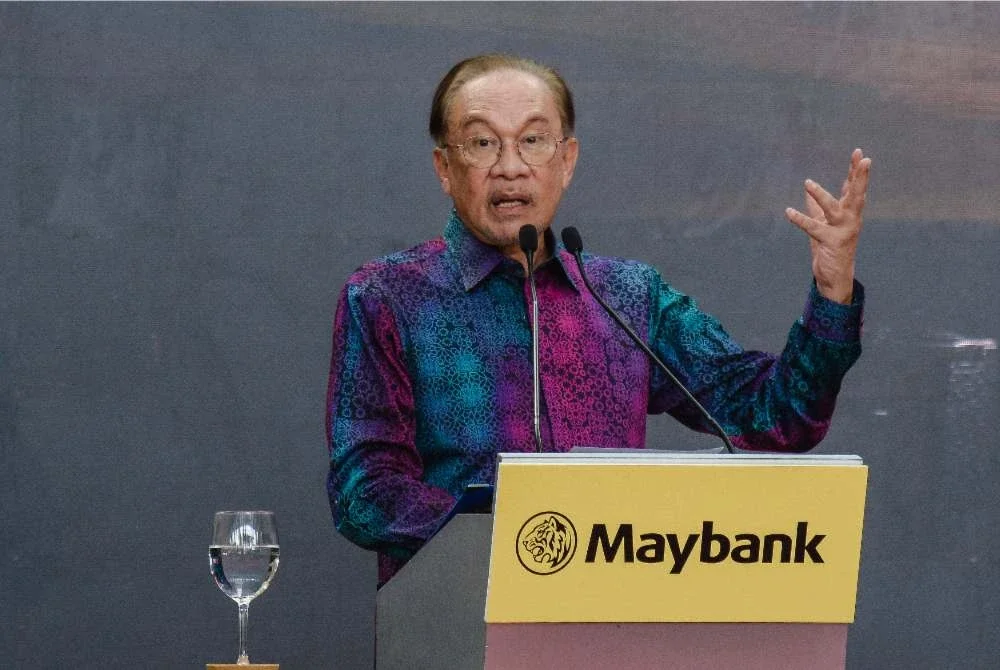Anwar berucap pada Majlis Perasmian Ibu Pejabat Baharu Maybank di Menara Merdeka Maybank pada Khamis. Foto: Bernama 