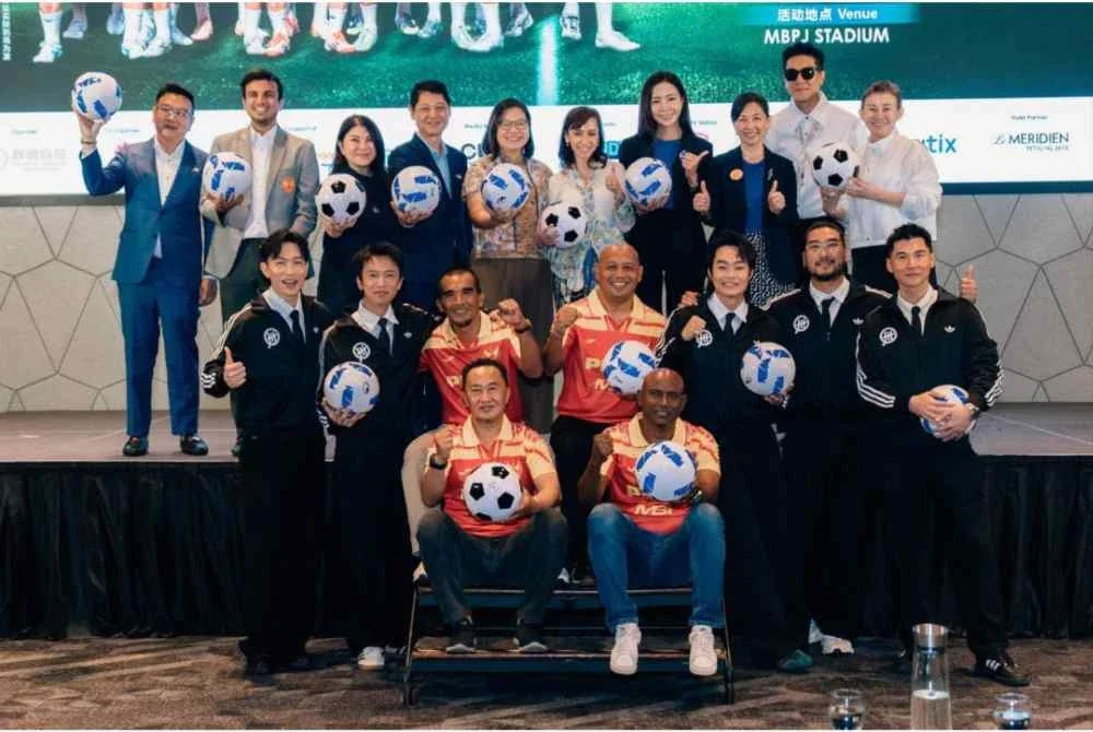 Para pemain Selangor FC Legends dan selebriti Hong Kong, FC3 Club bersama tetamu kenamaan sempena perlawanan amal The Bridge of Legends yang dijadual pada Oktober depan.